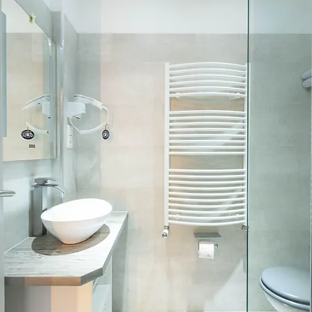 Отель Messe-hotelzimmer-appartements 4*