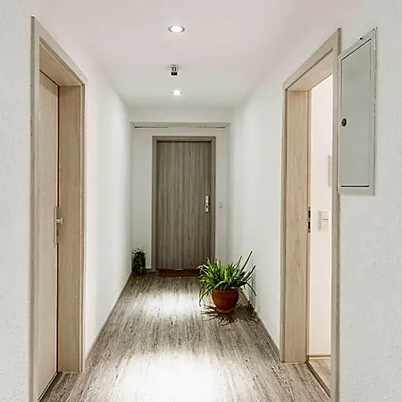 Отель Messe-hotelzimmer-appartements 4*