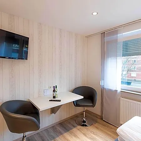 Messe-hotelzimmer-appartements Отель 4*