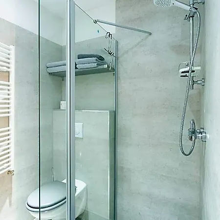 Messe-hotelzimmer-appartements Отель 4*