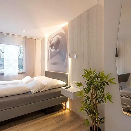 Messe-hotelzimmer-appartements Отель 4*